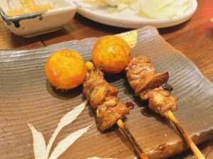 日本烧鸟提灯是什么_鸡卵输卵管串烧，口感独特蛋香浓