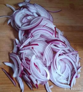 洋葱切法大全图解_洋葱切法多，防流泪有妙招