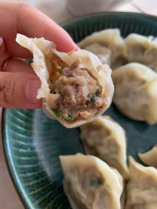 生猪肉和藕馅饺子藕需要焯水吗_莲藕猪肉馅焯水吗？口感脆嫩看这里！