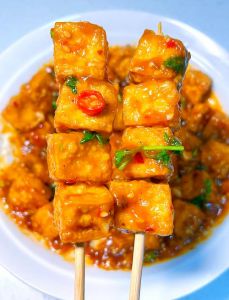 浇汁豆腐的做法_金黄豆腐裹香料汁，外酥里嫩家常味