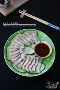 韩国白煮肉的家常做法_家常韩式白煮肉，肥瘦相间，蒜香浓郁，简单易做！