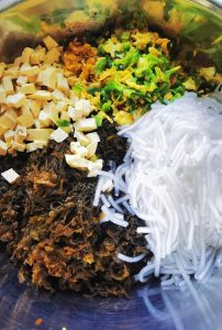 地皮菜包子馅的做法_清洗炒馅发酵蒸，爽滑馅料做法分享