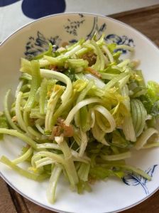 马家沟芹菜做法_脆嫩营养，家常美味做法多