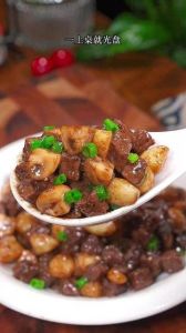 口蘑黑椒牛肉粒烧法_腌牛肉黑椒蒜香嫩多汁，家常菜好滋味！