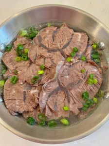 炖牛腱子肉最正宗做法_挑对牛腱！摸紧闻香炖烂，美味多做法