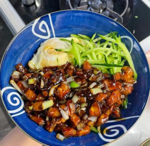 炸酱面没有甜面酱用什么代替_炸酱面没甜酱？冰糖番茄酱应急，解锁新风味！