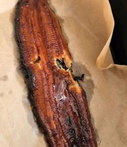 烤好的鳗鱼怎么加热_家烤鳗鱼，微波烤箱沸水都行，酱汁调配是关键