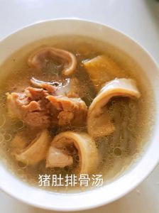 猪肚排骨汤的做法_家常猪肚排骨汤，健脾养胃，清洗用盐醋粉