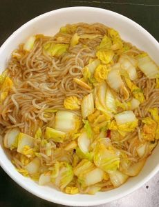 东北白菜猪肉炖粉条的家常做法_白菜猪肉炖粉条，暖心家常菜！