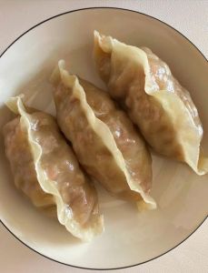家常玻璃饺子的做法_和面调馅蒸，筋道香甜简单做！