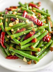 干煸架豆王的家常做法_家常脆炸豆角，清洗油炸有妙招