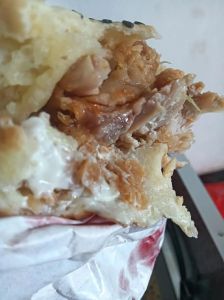 肉没烤熟吃了少量会有什么后果_少量吃未熟猪肉有风险，注意寄生虫和细菌感染
