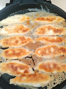 煎饺煮10分钟能熟吗_速冻水饺做法多，煮煎蒸炸样样行！