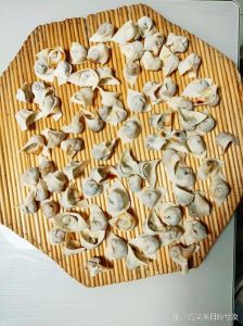 饺子浮起来就熟了吗_饺子浮起不是全熟，再煮1-2分钟！