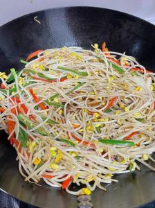 炒黄豆芽需要焯水吗_黄豆芽炒不焯水？看口感营养选方法！