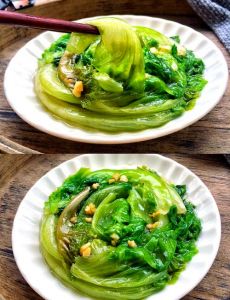 生菜可以不焯水直接炒吗_生菜焯水吗？口感脆爽不焯水，软嫩入味就焯水