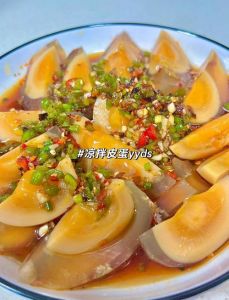 凉拌皮蛋的料汁怎么做_皮蛋拌料汁，麻辣鲜香，凉拌神器！