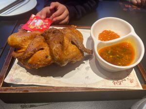 香酥童子鸡配啤酒_啤酒烧童子鸡，香酥解腻美味佳肴