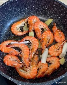 家常蘸虾的汁怎么调_白灼虾蘸料做法，清爽酸辣任你选！
