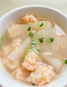 冬瓜氽丸子的家常做法窍门_肥瘦相宜，嫩滑美味