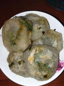 潮汕无米粿制作方法_快速揉红薯粉团，蒸后抹油防粘，咸甜馅料包法不同