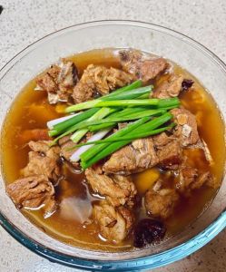 羊肉嚼劲强什么做法比较好_去膻炖羊肉，葱爆羊肉，黄焖羊肉做法