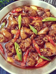 火锅料炖鸡的家常做法_炖鸡配火锅底料，自配调料，蒸煮浸泡味更佳