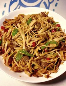 上海笋干烧肉的做法_笋干烧肉，肥而不腻的上海家常味