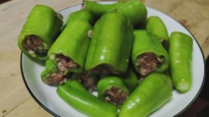 辣椒酿肉馅的家常做法_家常美味，做法简单