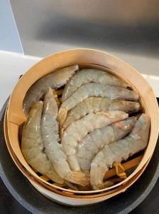 大虾隔水蒸10分钟能熟吗_蒸虾隔水蒸10分足够吗？看大小和种类！