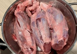 小牛的腿肉是不是嫩的_牛腿肉嫩快炒，腱子肉炖卤佳