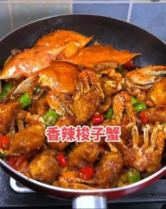 红烧螃蟹的家常做法_活蟹油炸保鲜嫩，红烧蟹用酱香，配姜葱蒜美味