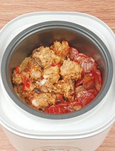 煲饭的做法大全_煲仔饭焦香锅巴腊味香，简单易做美味多