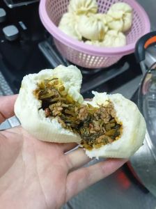 雪里蕻腌菜包包子做法_咸香开胃，做法详解