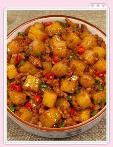 土豆丁包子馅做法_洋芋包子馅料做法，简单美味！