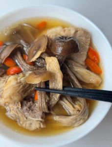 鲜鹿茸菇乳的家常做法_家常鹿茸菇乳，简单美味下饭！