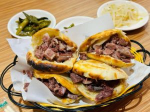 保定酱肉火烧最正宗的做法_酥脆火烧配醇香驴肉