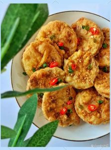 肉馅藕盒的家常做法_蒸炸藕盒，外酥里嫩家常味！