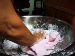 红桃老阿姨最简单三个步骤_红桃粿制作与泡酒，感受生活小美好
