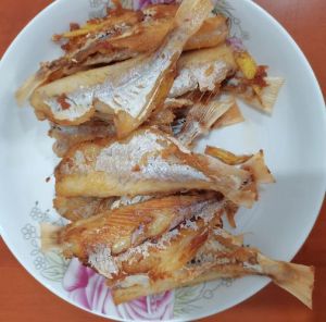 整条咸鱼怎么腌制_用盐风干，耐心等咸香