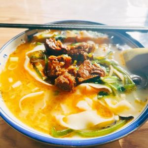 牛肉烩面的家常做法_和面配牛肉番茄面条，做法详解