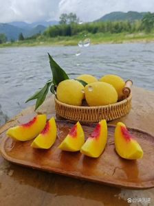 黄桃在水里煮多久能熟_水煮黄桃5-10分钟，加柠檬汁营养好！