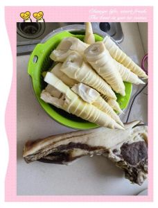 咸肉用蒸锅蒸多久能熟_选肉切片，水泡去盐，中火蒸透，姜葱垫碗