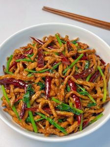 猪肉丝煮10分钟熟了吗_猪肉丝多久熟？水煮炒制时间看方法！