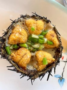 海胆的正确吃法图解_海胆黄鲜甜美味，生熟吃法多样！