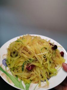 炒土豆丝脆脆的熟了吗_冷水泡+大火炒