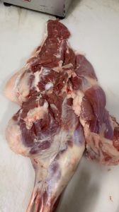 羊后腿包肉是哪个部位_羊后腿包肉，鲜嫩多汁，烧烤火锅炖煮皆宜！