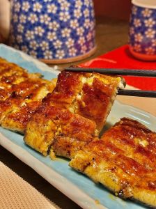 烤鳗鱼用什么酱_烤鳗鱼照烧酱，鱿鱼蒜蓉香