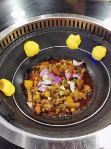 柴火鸡和地锅鸡区别_柴火鸡地锅鸡，传统美味，烟火气足