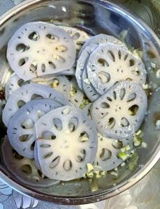 藕焯水怎么不变黑_焯水莲藕不发黑妙招